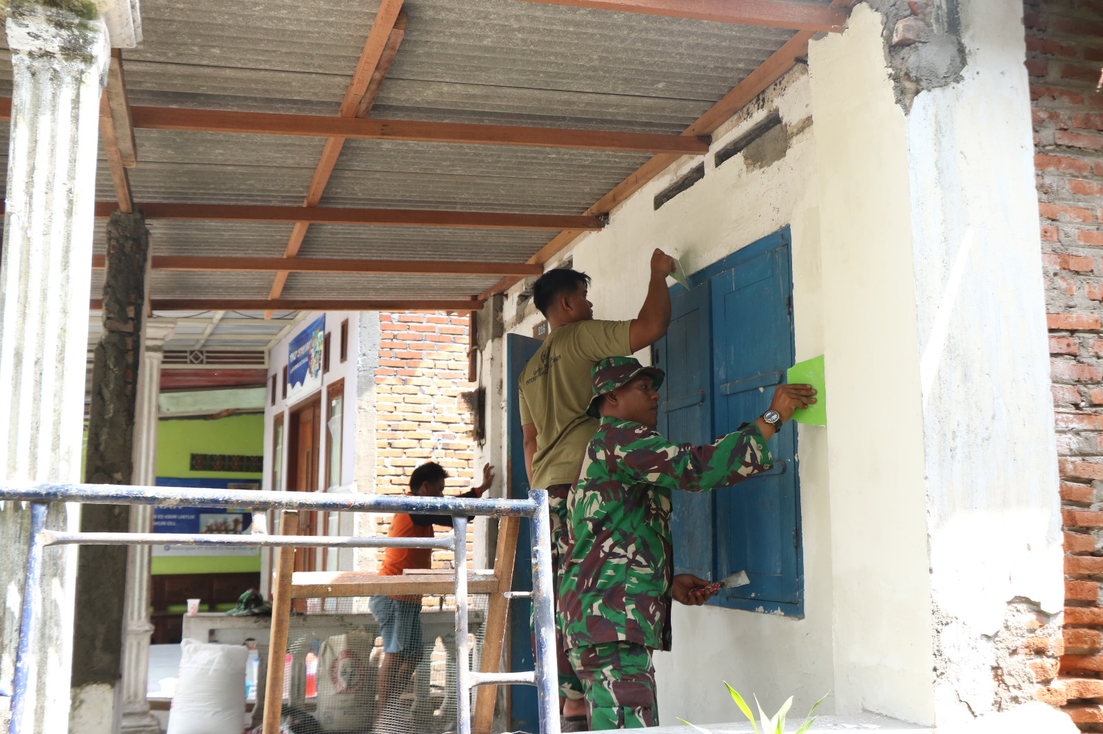 Proses Menuju Kebahagiaan, Rumah Baru Bagi Bu Umami dan Bu Kasiati melalui TMMD Ke-120 Kodim 0816/Sidoarjo