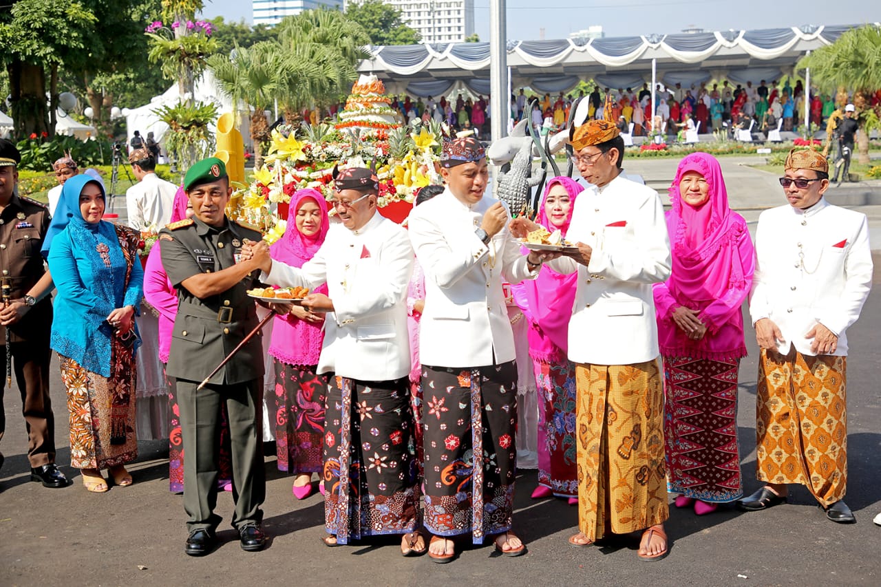 Peringatan HJKS Ke-731, Surabaya Pecahkan Rekor MURI Pembentukan Pos Bantuan Hukum Terbanyak se-Indonesia