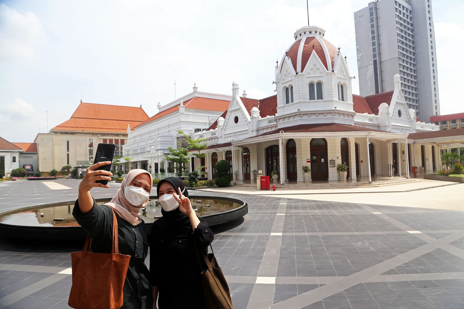 Pemkot Surabaya Pastikan Pengambilan Foto dan Video Berbayar di Balai Pemuda Hanya untuk Komersial