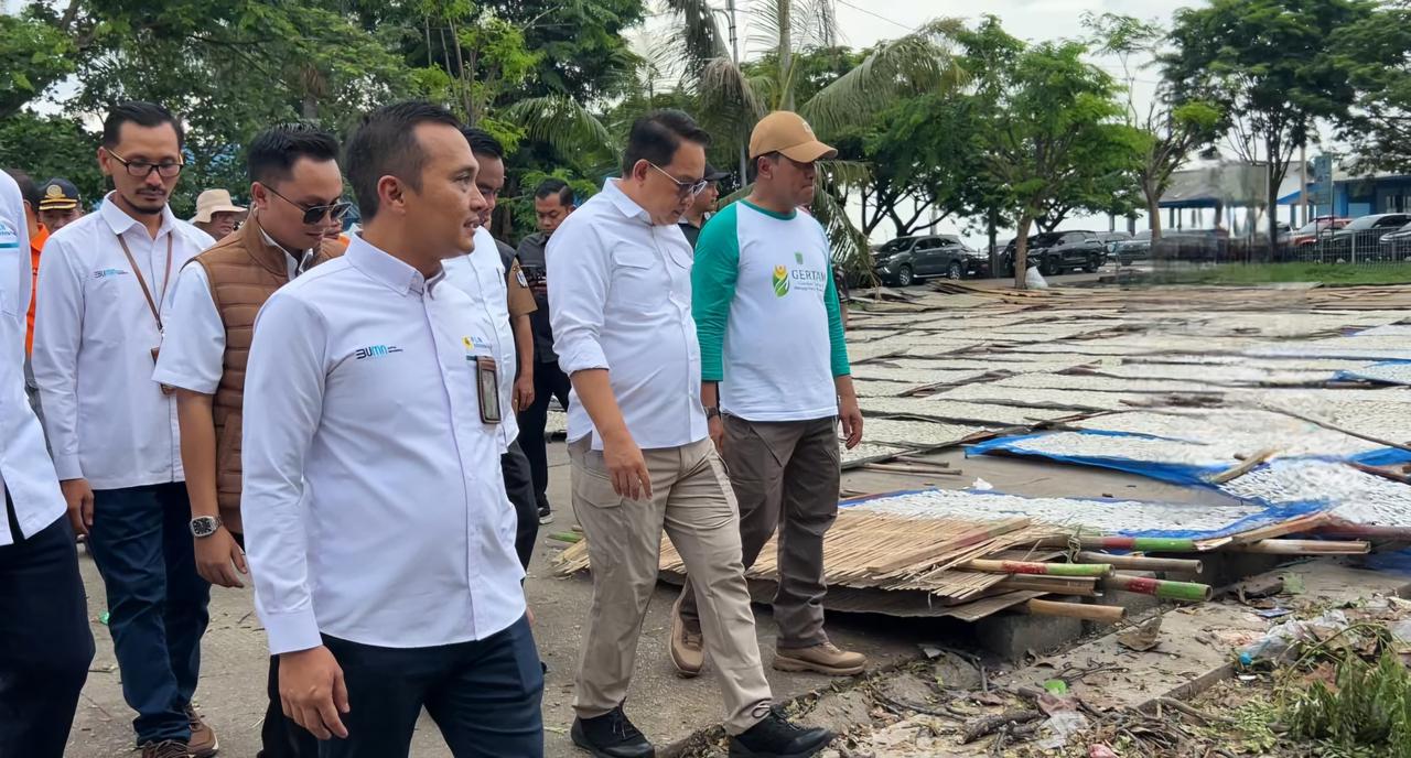 PLN Indonesia Power UBP Grati dan Pj Gubernur Jawa Timur Tinjau Bencana Puting Beliung di Kabupaten Pasuruan