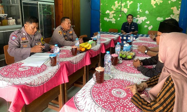 Kapolsek Simokerto Berikan Edukasi Kenakalan Remaja dan Tertib Lalu Lintas di SMK Triyasa