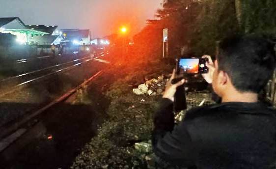 Penjual Kerupuk Asal Jawa Tengah Tewas Tertabrak KA