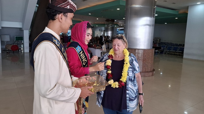 Bawa Ratusan Wisatawan, MS Riviera Singgah di Tanjung Perak