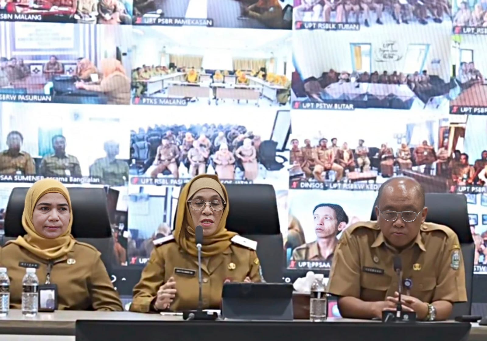 Tingkatkan Kualitas Layanan Sosial, Dinsos Jatim Serahkan SK PPPK Paruh Waktu