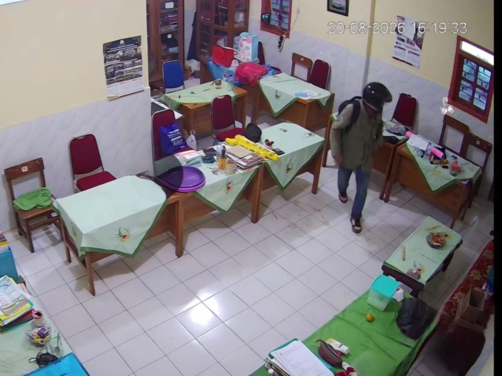 SDN Kalipang 1 Grati Disatroni Maling, Proyektor dan Laptop Bantuan Presiden Raib