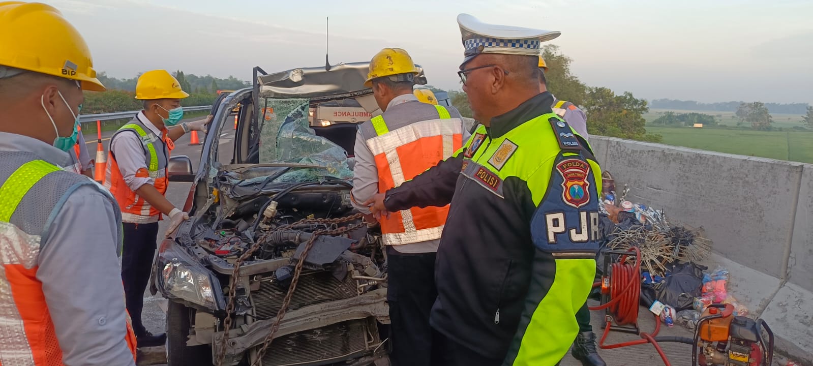 Wuling Seruduk Ekor Truk di Tol Jombang, Tiga Penumpang Tewas