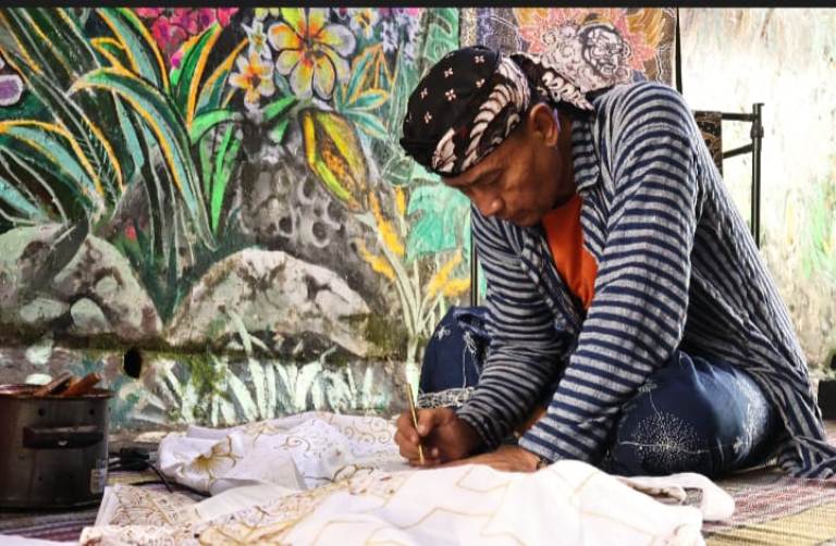 Inspirasi Pelestarian Batik Nusantara Melahirkan Kampung Wisata Batik Okra Surabaya