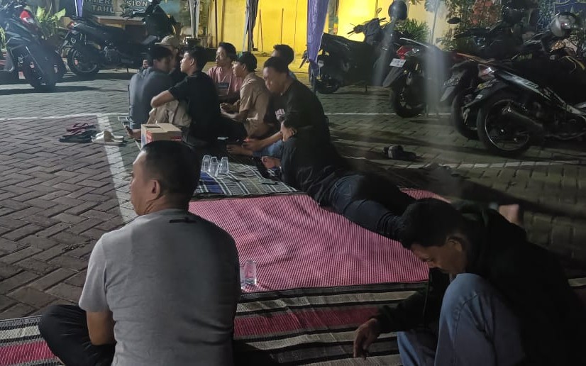 Kolaborasi Polsek Sawahan, Satpol PP, dan Perguruan Silat di Surabaya Jaga Keamanan Markas