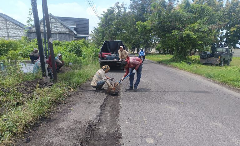 DPRD Gresik Soroti Jalan Rusak Jelang Idulfitri, Kualitas Tambal Sulam Dipertanyakan