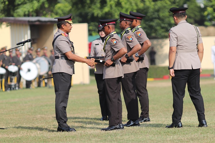 971 Bintara Jebolan SPN Polda Jatim Dilantik, Irjenpol Nanang Ingatkan Tugas Tulus dan Ikhlas