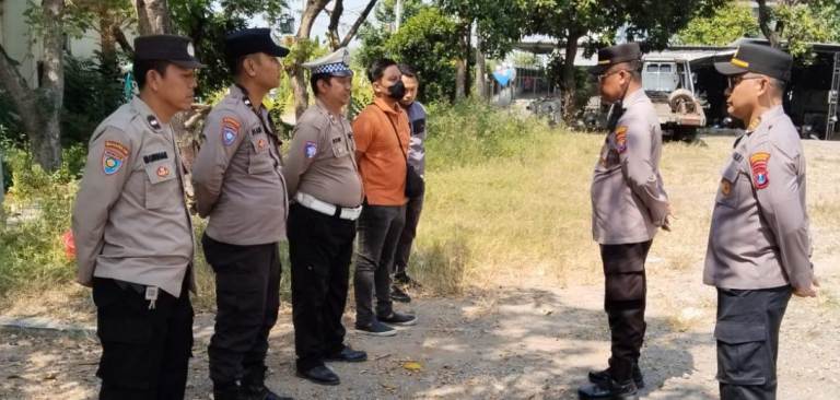 Polsek Lakarsantri Pengamanan Wisuda Calon Warga Baru Pagar Nusa