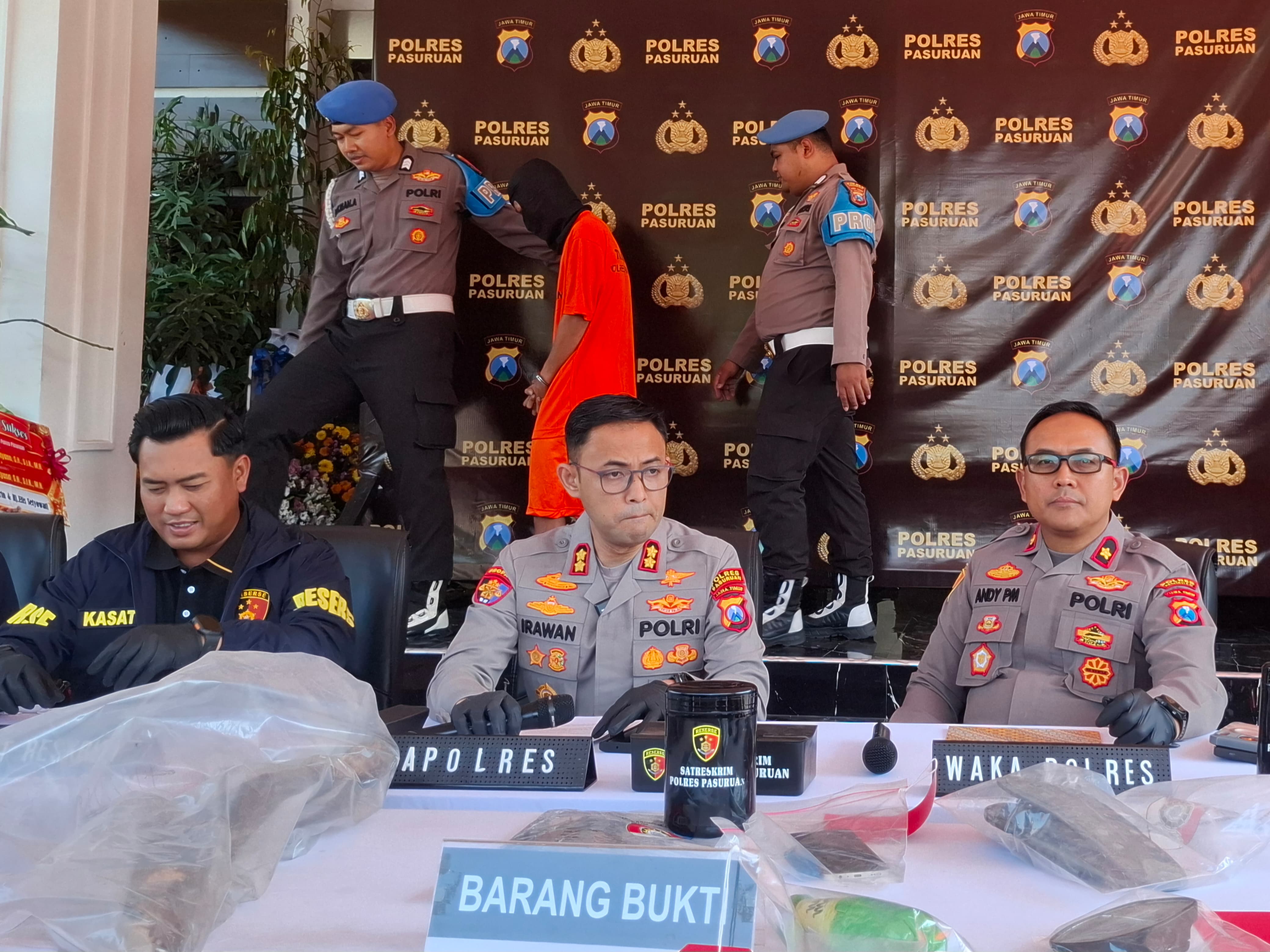 Kalah Judol, Paman di Pasuruan Tega Bantai dan Bakar Keponakan Demi Kuasai Motor Beat