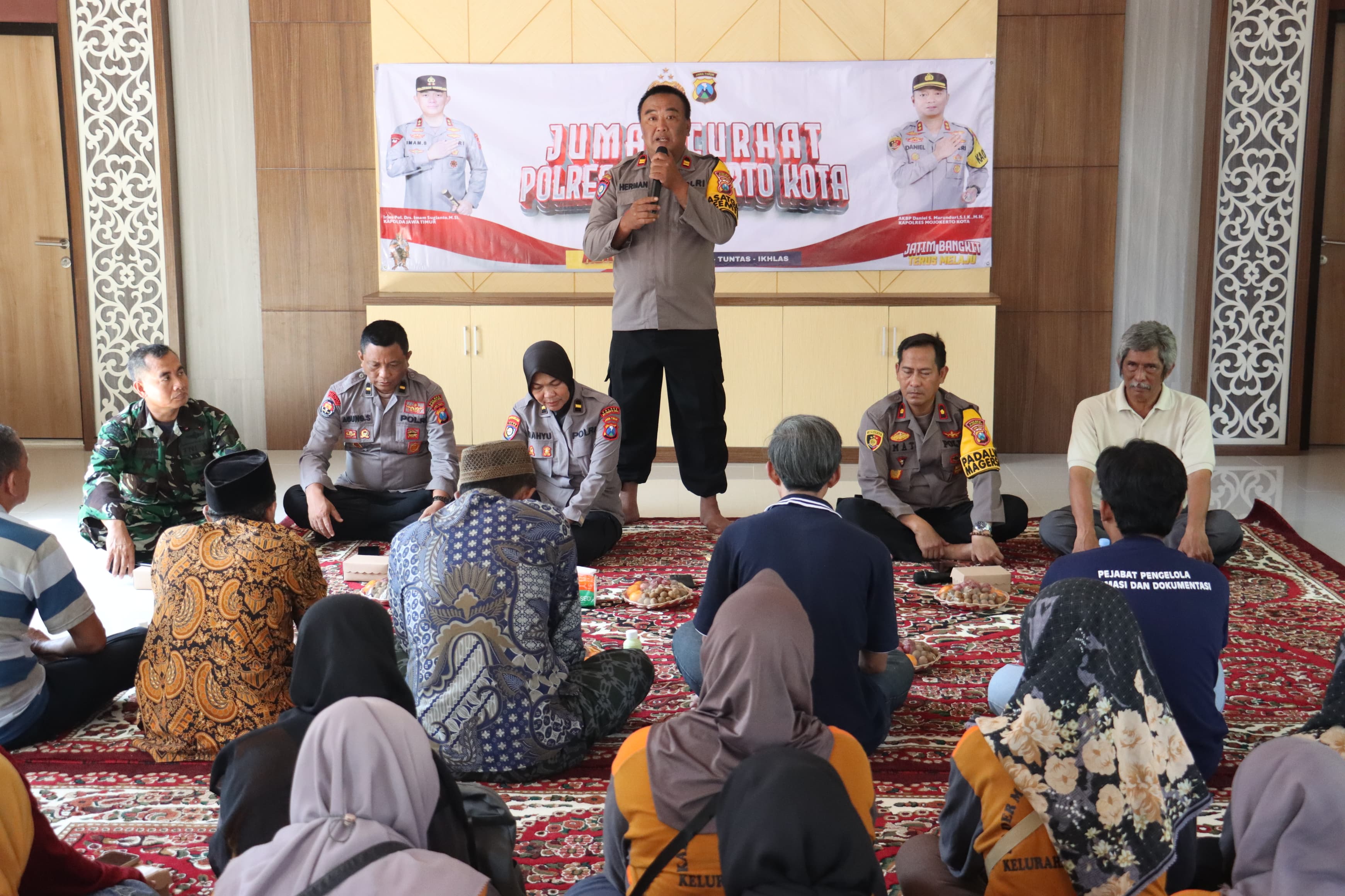 Polres Mojokerto Kota Berikan Edukasi Bahaya Narkoba Melalui Jumat Curhat