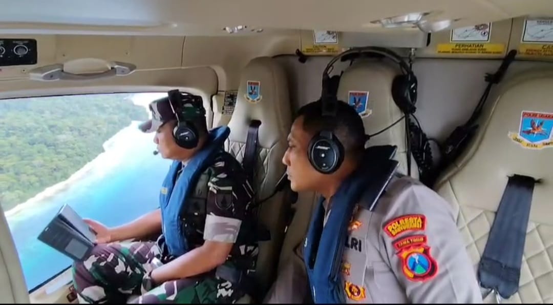 Kapolresta Banyuwangi dan Danrem 083 Laksanakan Patroli Udara di Selat Bali dan Sisir Pantai