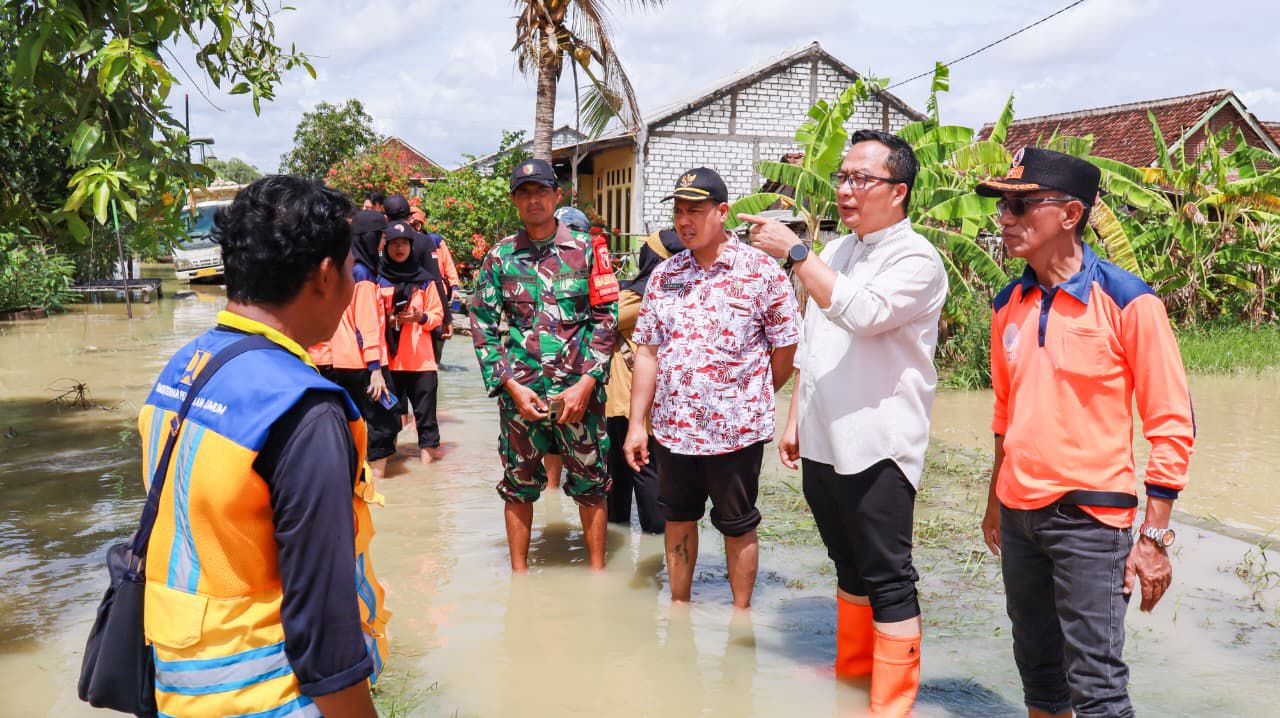 Tanggul Sungai Jebol Picu Banjir di Gresik Selatan, Pemkab Segera Lakukan Perbaikan