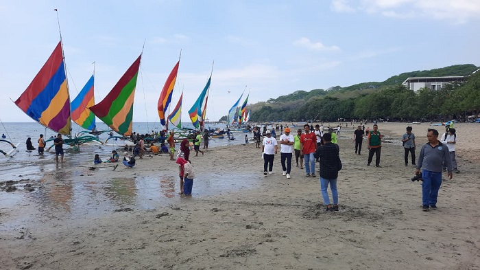 Pantai Pasir Putih Situbondo Suguhkan Konser Tipe-X dan Artis Ibu Kota