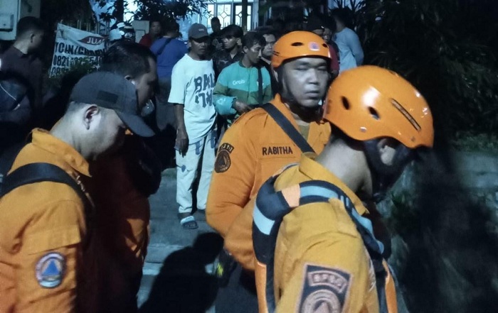 Geger Jenazah Terapung di Saluran Air Jalan Menur