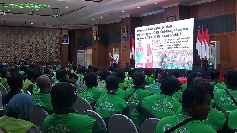 Ribuan Ojol Dapat Bantuan Program Perlindungan dari Pemkot Surabaya