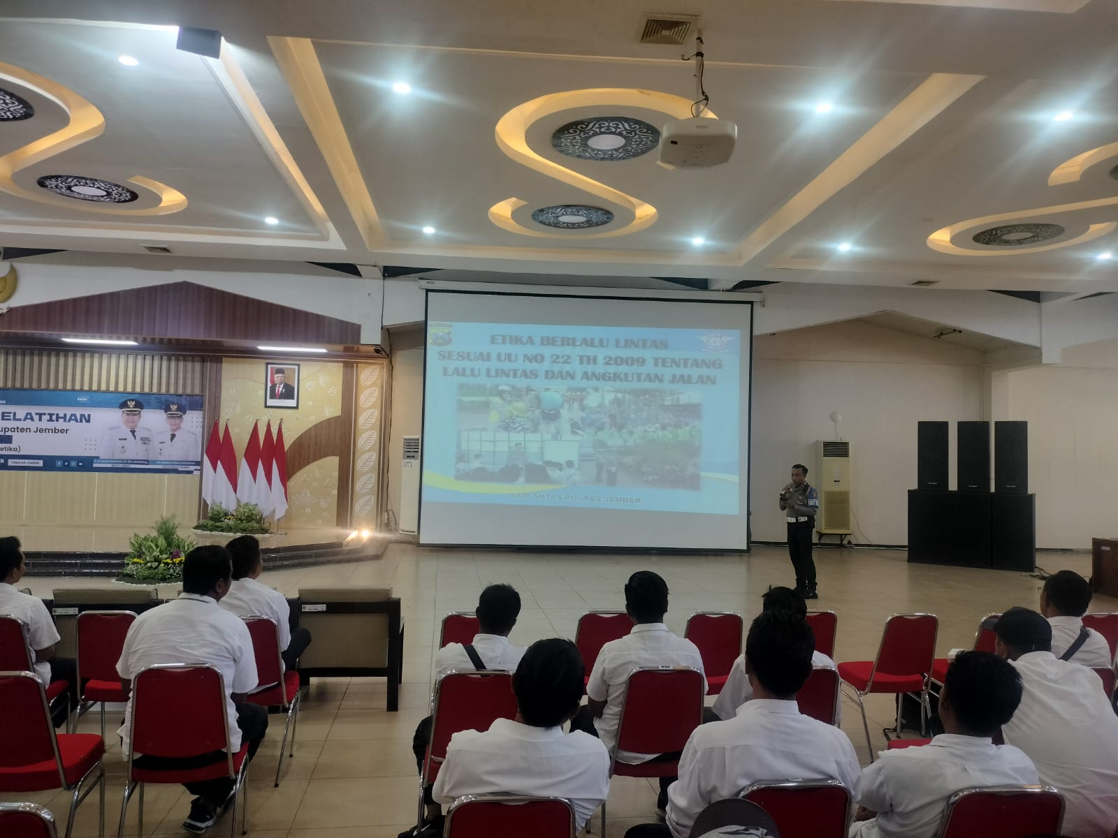 Satlantas Polres Jember Gelar Pelatihan Safety Driving untuk Puluhan Sopir Ambulans