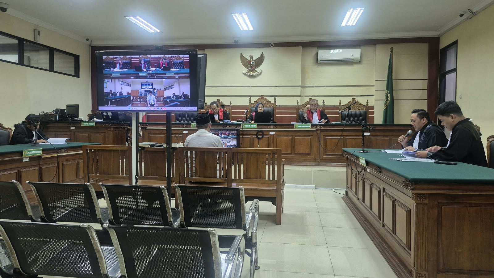 Pengacara Toni Ahmadi Minta Hukuman Ringan dalam Sidang Korupsi di Surabaya