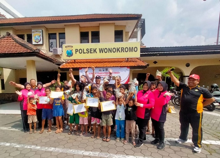 Polsek Wonokromo Gelar Lomba Balap Karung Sambut HUT Ke-79 Bhayangkara
