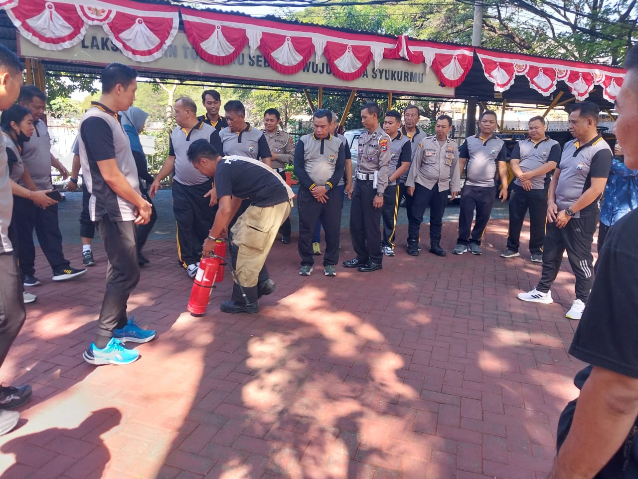 Polsek Tenggilis Mejoyo Sosialisasi Pemadaman Api Bersama PMK Rayon III