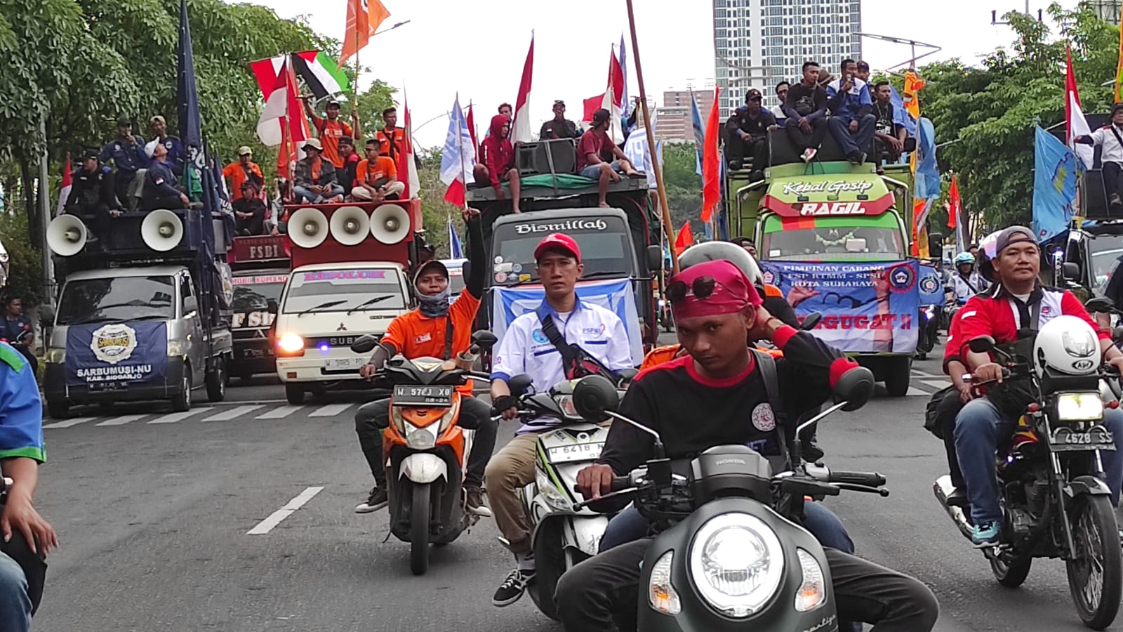 Gubernur Khofifah Tetapkan UMK Jatim 2024, Kota Surabaya Tembus Rp 4.725.479