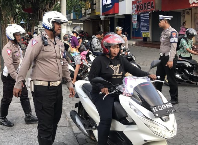 Disiplinkan Pengendara dan Tekan Lakalantas, Satlantas Polres Tulungagung Razia di Jalur Black Spot