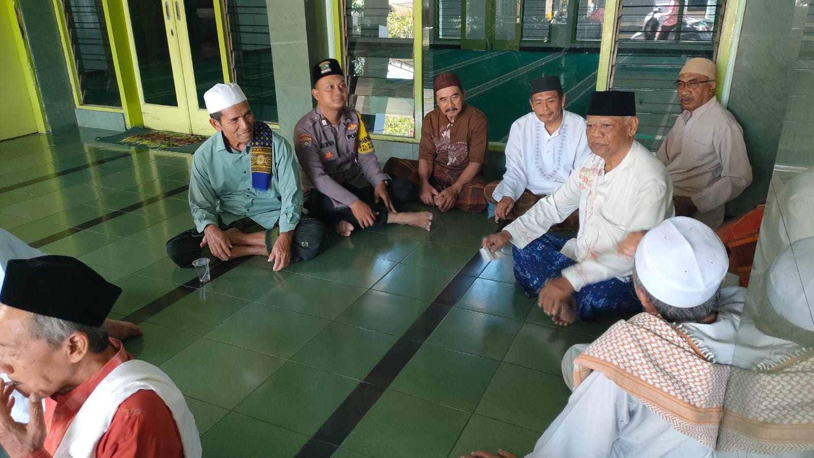 Polsek Gayungan Gelar Nusantara Cooling System Sambang Kamtibmas Jalin Silaturahmi ke Warga