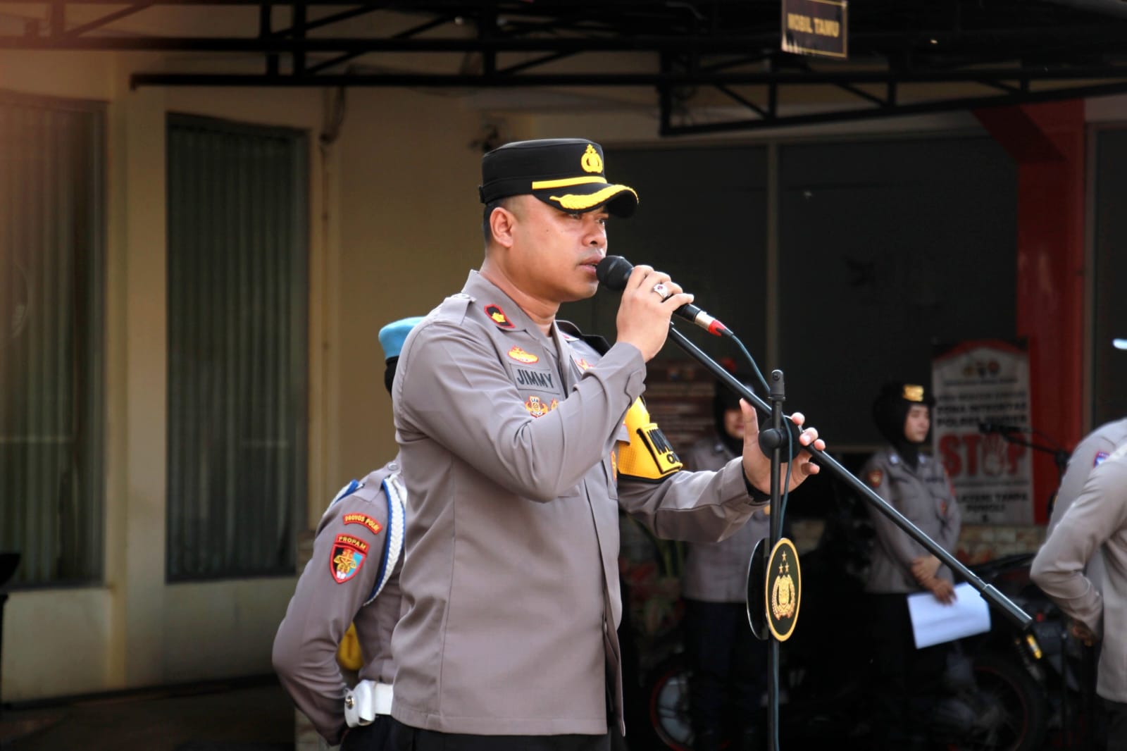 Semangat dan Motivasi Wakapolres Jember Saat Apel Pagi Usai Pemungutan Suara