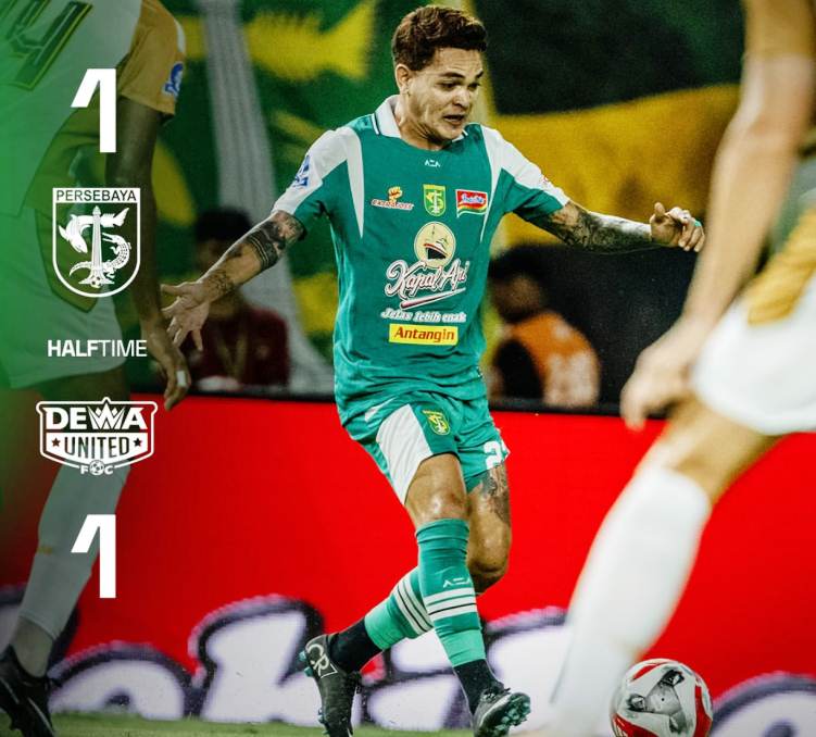 Dua Gol, Satu Kartu Merah Warnai Pertandingan Babak Pertama Persebaya vs Dewa United 
