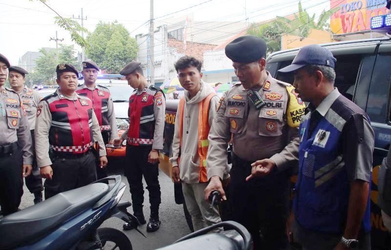 Patroli Keliling Polres Bangkalan Sisir Kawasan Padat Obvit di Perkotaan