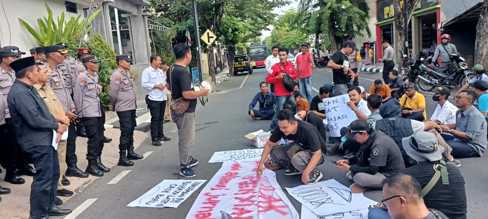 Mundurnya Demokrasi di Indonesia, Aliansi Jurnalis Lamongan Tolak Revisi UU Penyiaran
