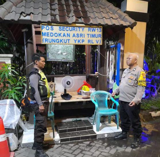 Kapolsek Rungkut Apresiasi Bhabinkamtibmas Medokan Asri Tingkatkan Kewaspadaan Security