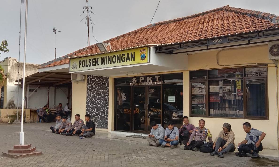 Sok Jagoan, Warga Winongan Bawa Pedang di Kampung