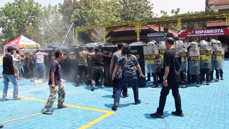 Polres Bangkalan Gelar Simulasi Sispamkota Jelang Pemilu 2024