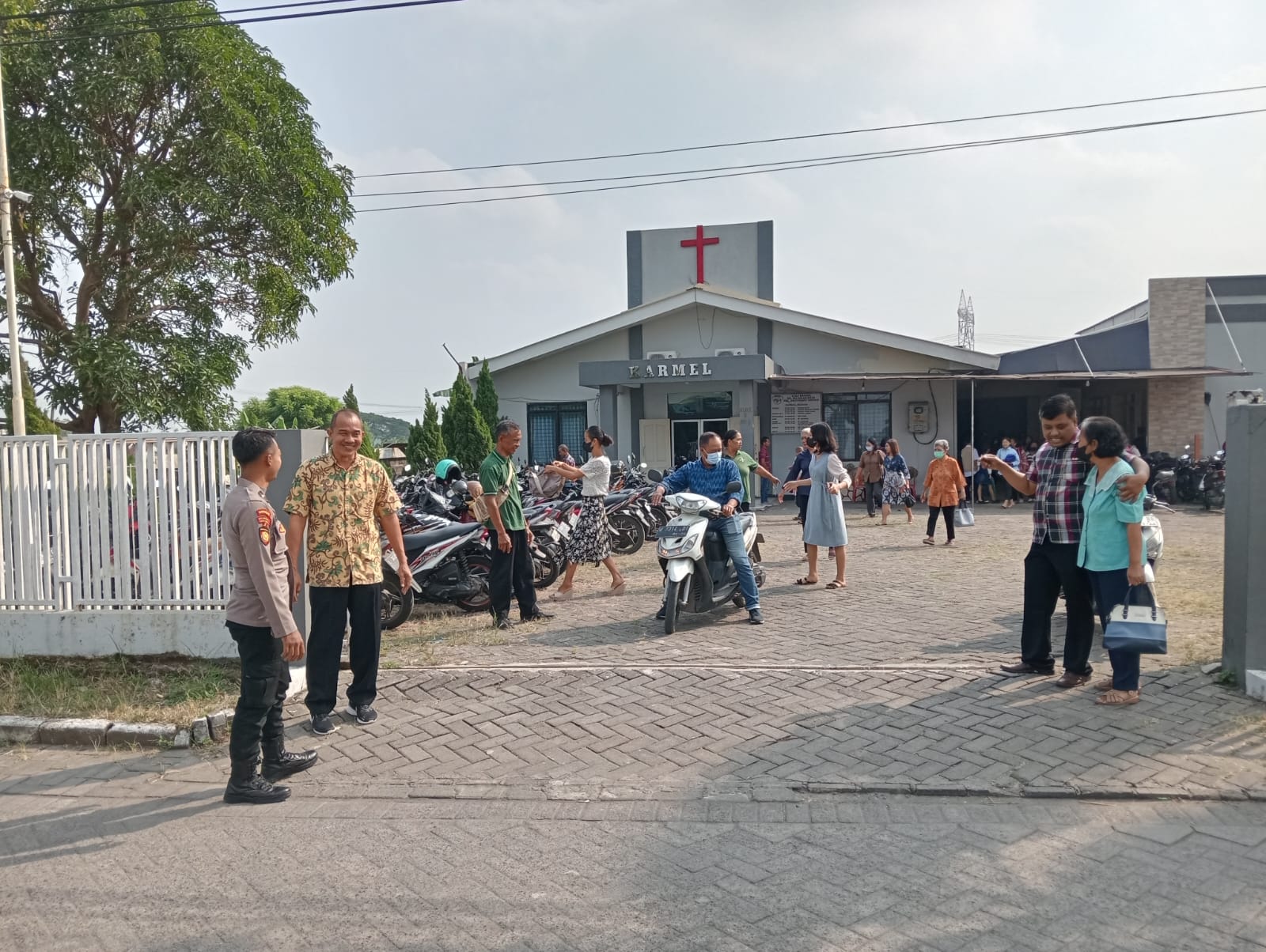 Polres Gresik Jaga Kondusifitas, Amankan Ibadah Minggu di Gereja