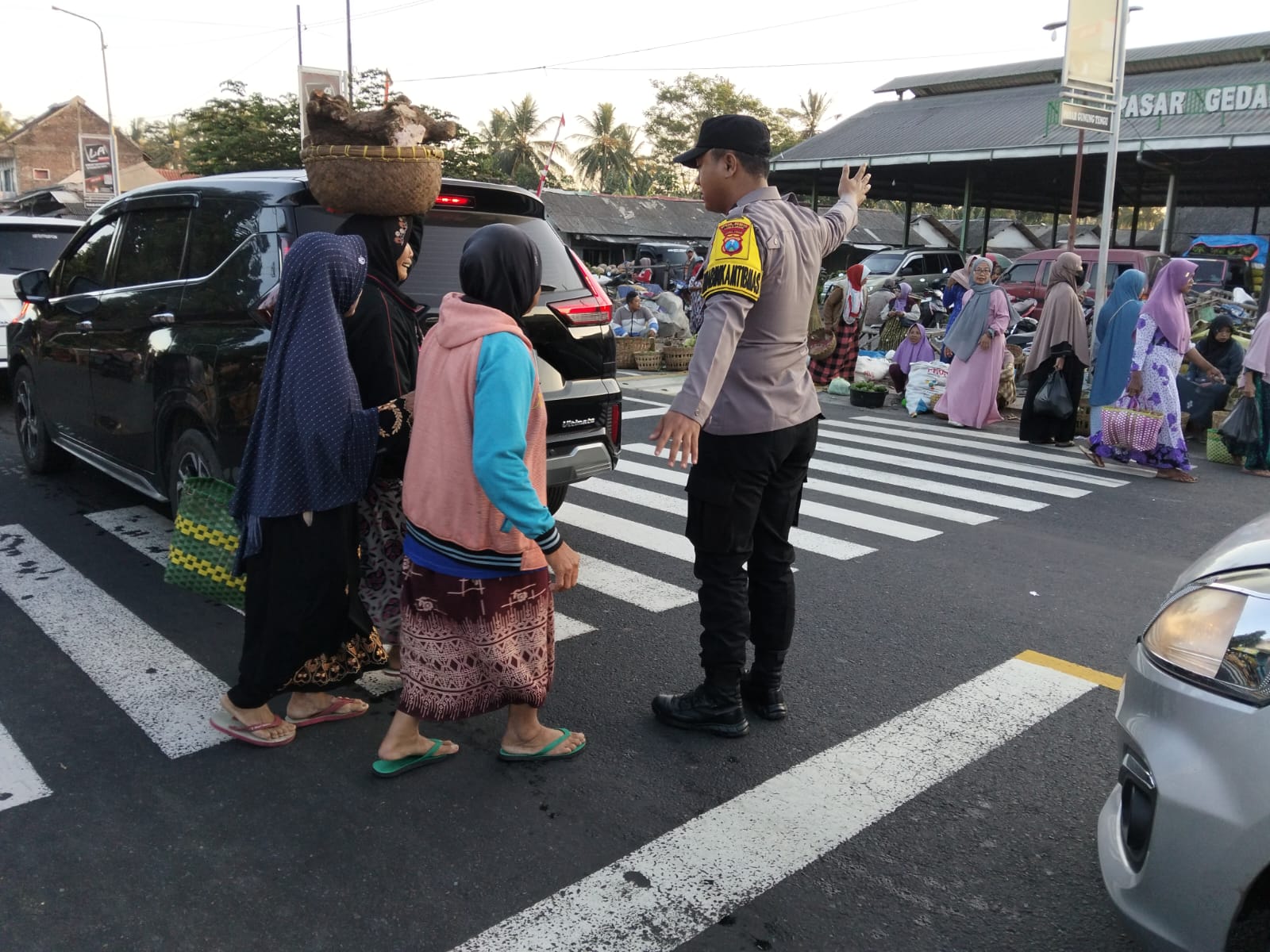 Poros Pagi Polres Lumajang Antisipasi Kemacetan dan Kecelakaan Lalu Lintas