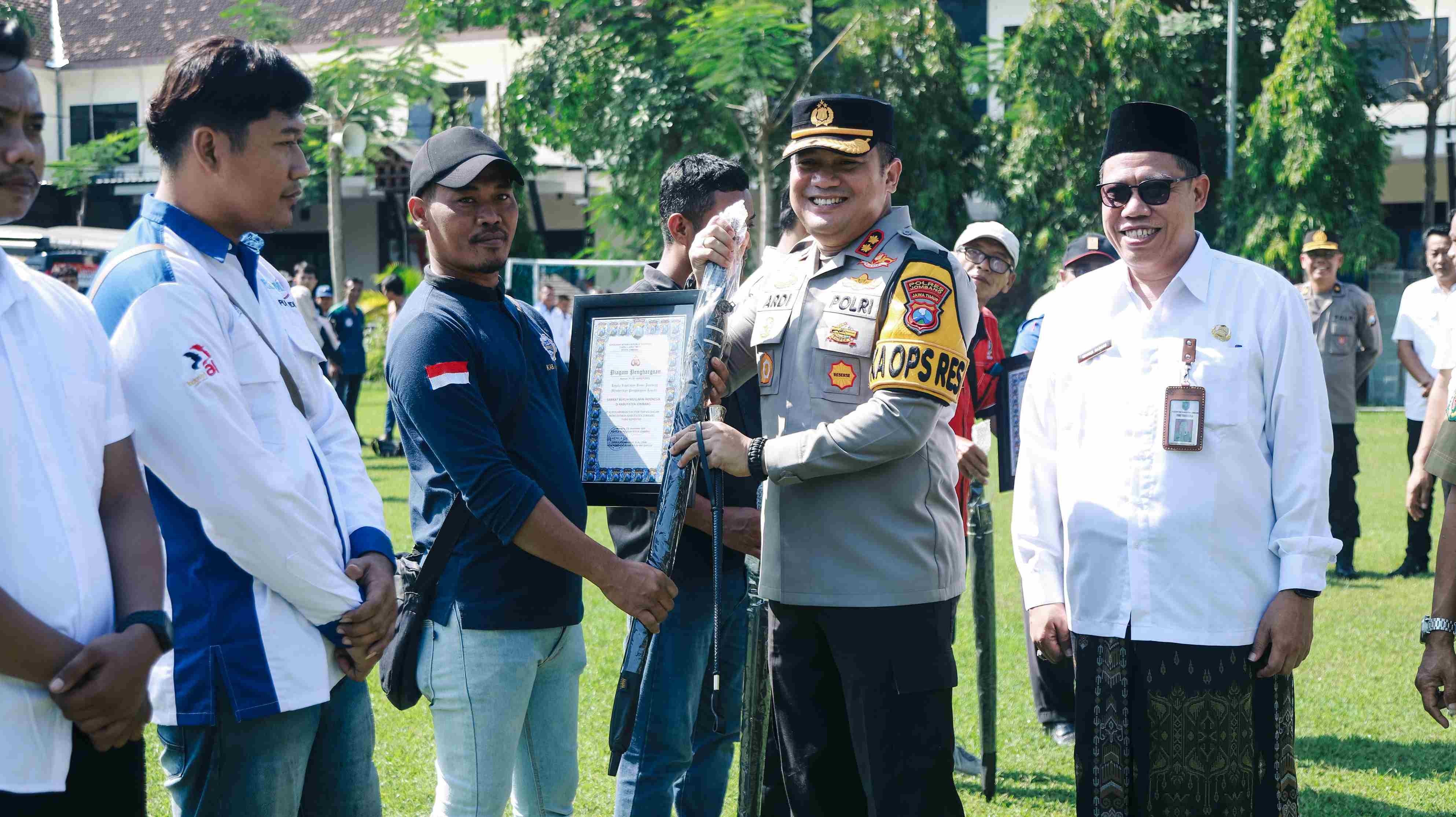 Kapolres AKBP Ardi Kurniawan Pimpin Apel Akbar Kebangsaan Bersama Serikat Pekerja Kabupaten Jombang