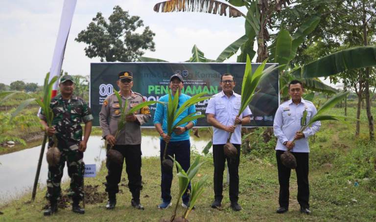 Lapas Bojonegoro Tanam Ratusan Bibit Kelapa