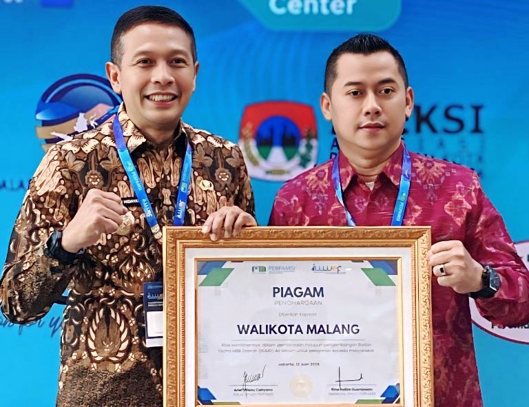 Tugu Tirta Lebih Mbois, Wali Kota Malang Raih Penghargaan IWWEF 2025