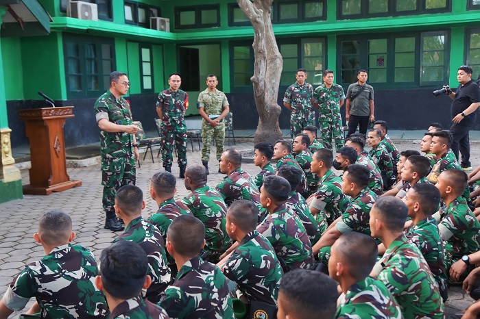 Danrem 083/Baladhika Jaya Tekankan Disiplin Personel Yonif 527/BY di Lumajang