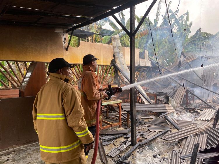 Lupa Matikan Kompor, Warung Kopi di Dukun Gresik Ludes Terbakar