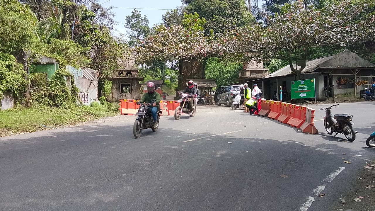 Jalur Alternatif Gumitir Minim Penerangan, Pengendara Diimbau Hindari Malam Hari