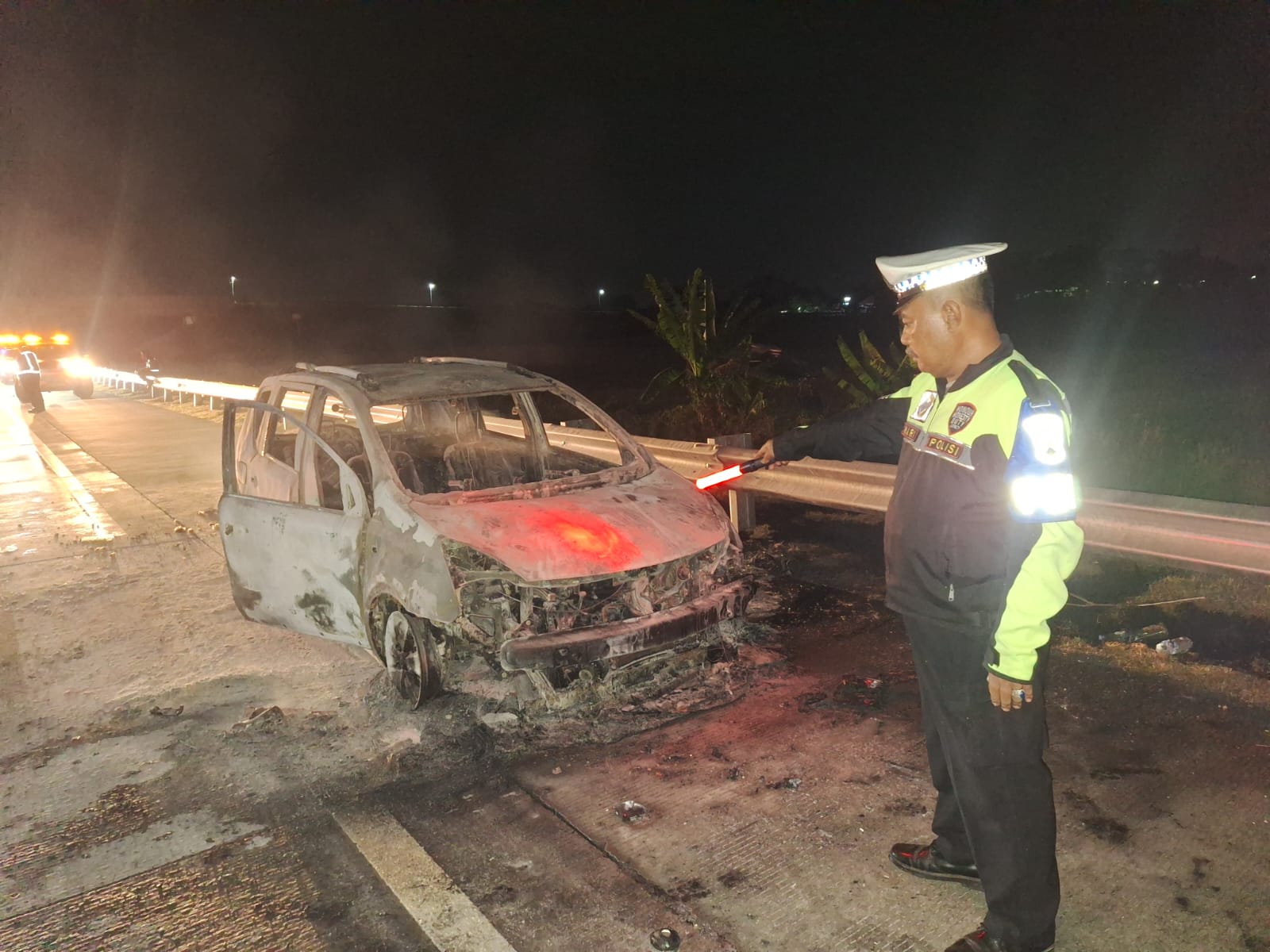 Korsleting, Grand Livina Terbakar di Jalan Tol Surabaya-Probolinggo