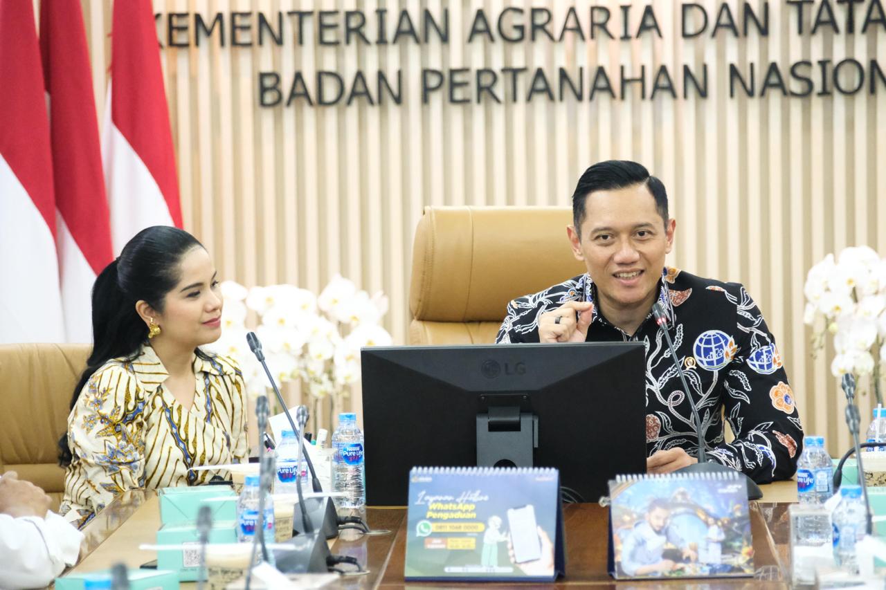 Dedikasi untuk Hari Batik Nasional, Menteri AHY Luncurkan Batik Sekar Pace Bhumi