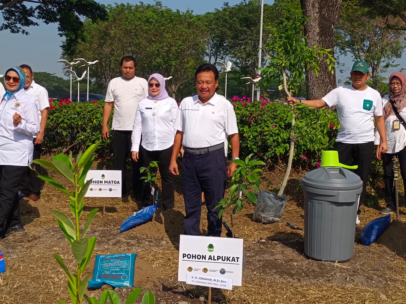 Kanwil BPN Jatim dan Kantah Kota Surabaya 1 Gelar Penanaman 100 Pohon di Hari Lingkungan Hidup Sedunia
