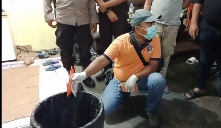 Gumpalan Darah Terbungkus Plastik Ditemukan Dalam Area Parkir Apartemen Gunawangsa Surabaya