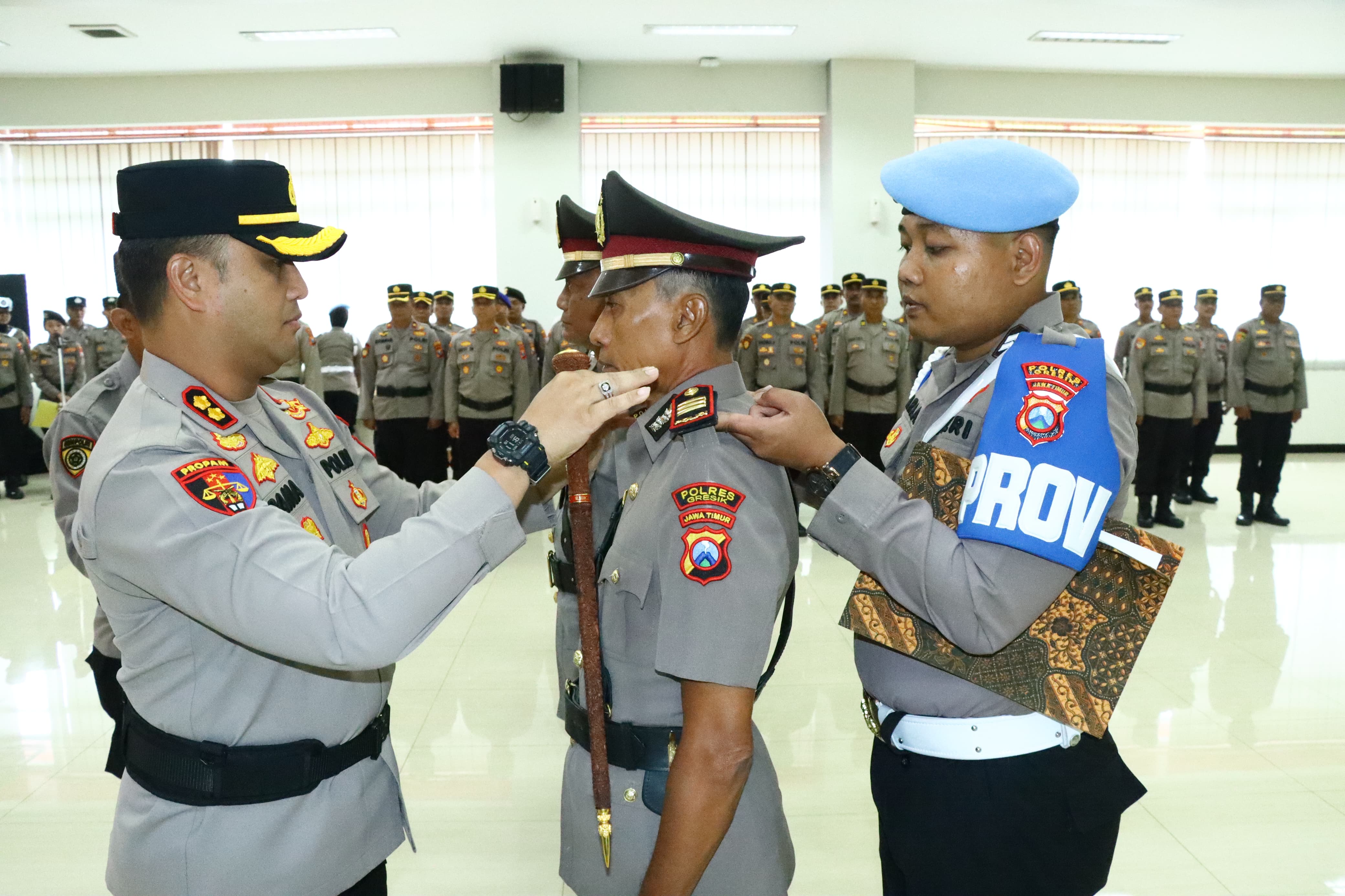 Pimpin Sertijab Lima Kapolsek Jajaran, Kapolres Gresik AKBP Ramadhan: Layani Masyarakat dengan Hati