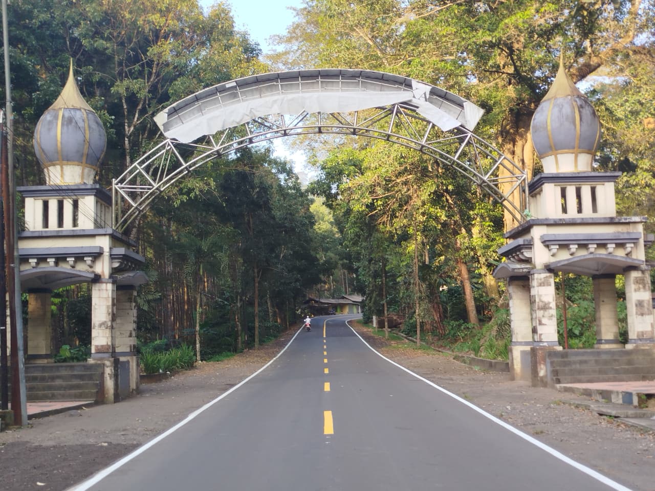 Legenda Jalan Gumitir: Saksi Bisu Pembantaian '65 dan Perjuangan Melawan Alam
